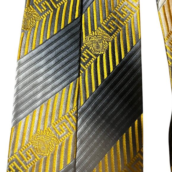 Gianni Versace Stripped Medusa Yellow Gray Silk Twill Tie - Picture 11 of 11